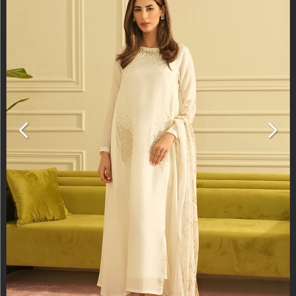 Elegant Cream Pakistani two piece outfit - Picture 5 of 11